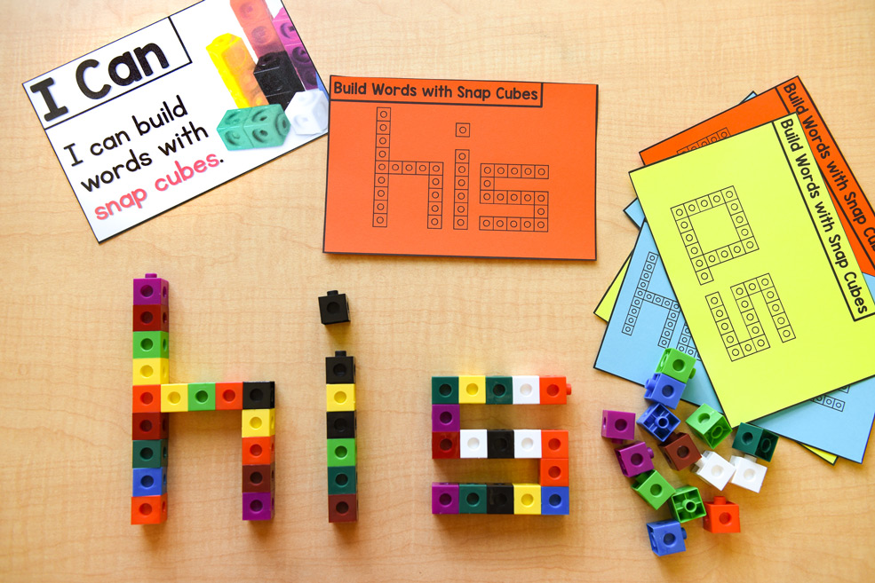 Learning materials: Build words with snap cubes